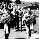 Richard Schaaf en Otto Hofmann met kransen en Frans en Mimi Busschers op het Ehrenmal in Zöschen circa 1992.