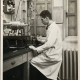 Harmen Bakker op het Laboratorium van Hoogovens. Ramen geblindeerd en glas afgeplakt. Foto van Harm Bakker.
