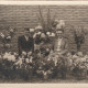 Piet en Ber Nagel bij thuiskomst op het platje achter Meerstraat 86 begin juni 1945. Bron: familie Nagel.