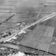 Luchtfoto uit 1947 van de Wijkermeer met onderaan de Breestraat en het Station. Rechts de geschutsopstelling van de Duitsers
