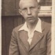 Piet Verswijveren gefotografeerd voor de barak in Mascherode op 7 juli 1944.